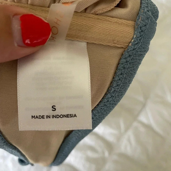 Shade & Shore bandeau with removable straps - Picture 7 of 10